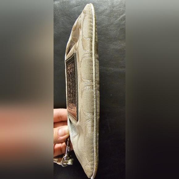 Coach Poppy Silver Wristlet EUC - Picture 7 of 16